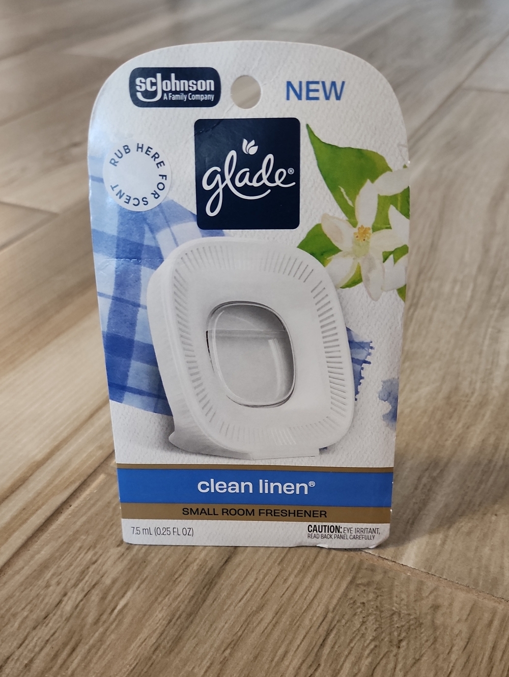 NWT Glade Clean Linen Room Freshener